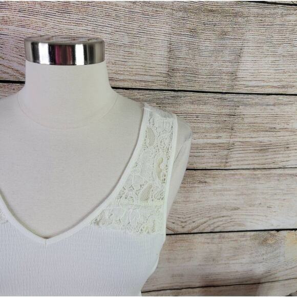 NWT Cupio Tiered Lace Ivory Cream V Neck Tank Top Medium - Picture 2 of 5